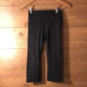 Lululemon sz 4 Wunder Under Black 17” Crop